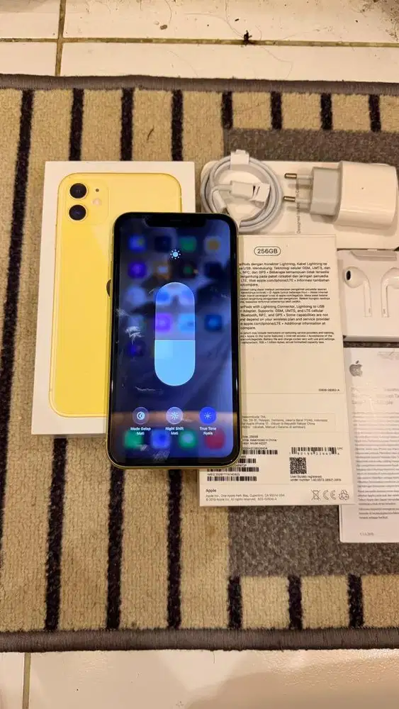 Dijual Iphone 11 Yellow 256GB Resmi Ibox