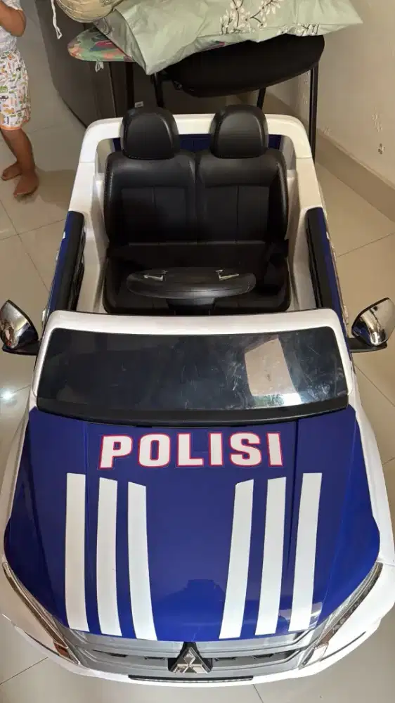 Mobil anak polisi