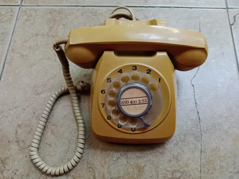 Telepon putar warna cream