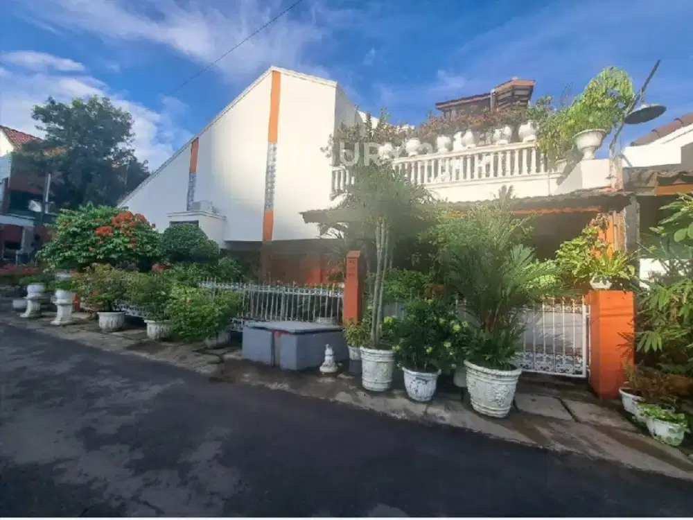 RUMAH ASRI DAN NYAMAN 2LANTAI LOKASI PREMIUM DI SALEMBA JAKPUS