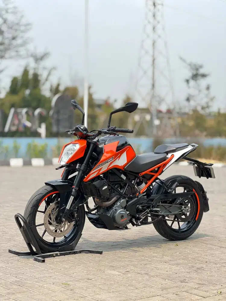 KTM DUKE 250 NON ABS ORANGE 2019 KM RENDAH PAJAK PANJANG MULUS