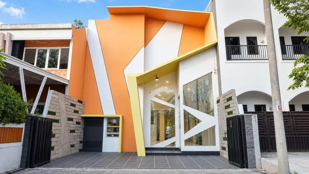 Rumah + Office LT 555m² LB 700m² Semarang Strategis Furnished Murah 5M