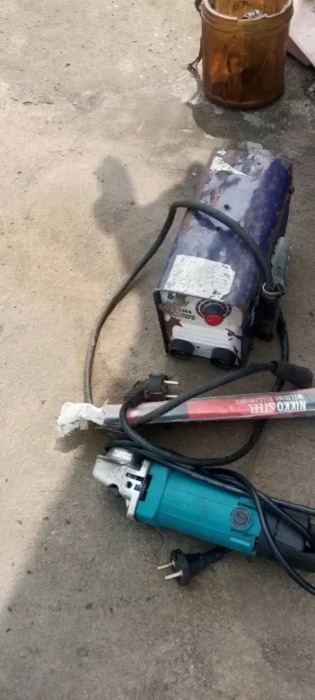 Mencari pekerjaan kenek bèngkèl las