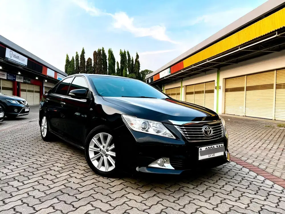 DP 5 JT TOYOTA CAMRY 2.5 V AT 2013 HITAM FACELIFT