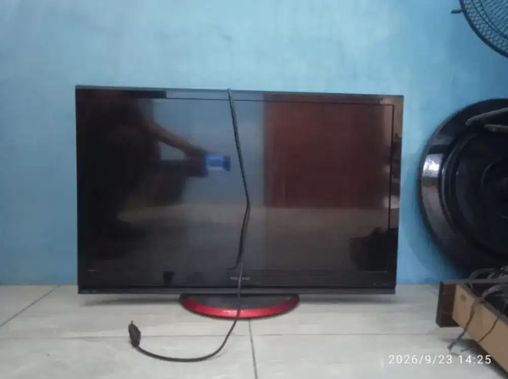 Televisi merk Sharp 32 inch
