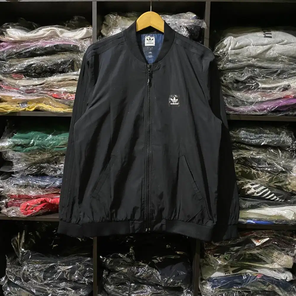 Varsity Adidas - Size L - Jaket hitam black