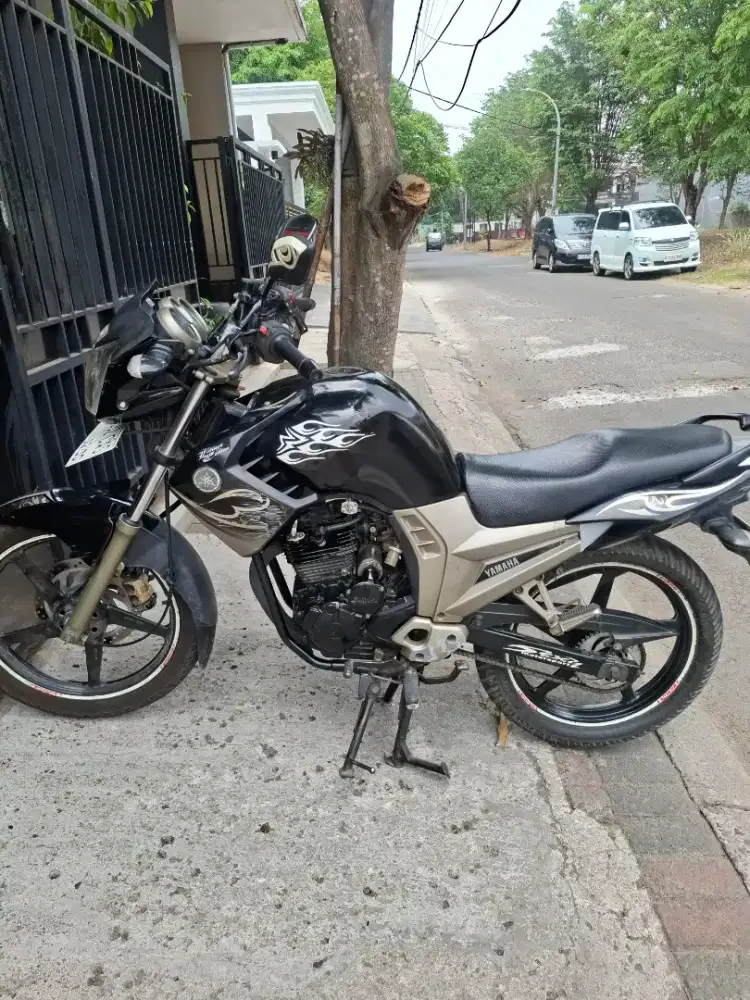 Yamaha Scorpio Limited Edition black