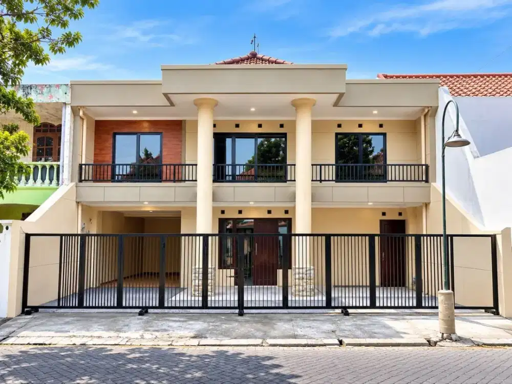 Rumah Rungkut Harapan Strategis Dekat Merr, Carport dan Garasi Total 4 Mobil