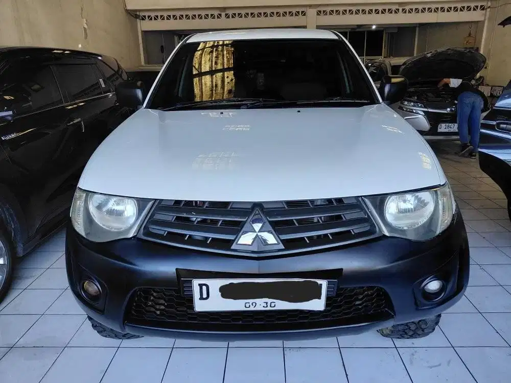 Mitsubishi Strada GLX 4x4 2.8 Manual Thn 2015