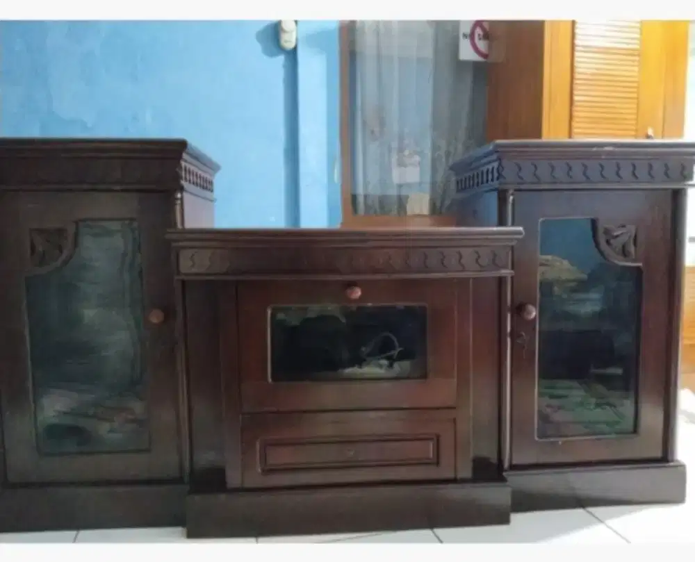 Di jual Lemari Buffet beserta isinya
