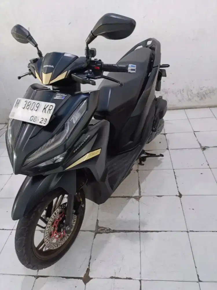 vario 125 thn 2024 hitam dop