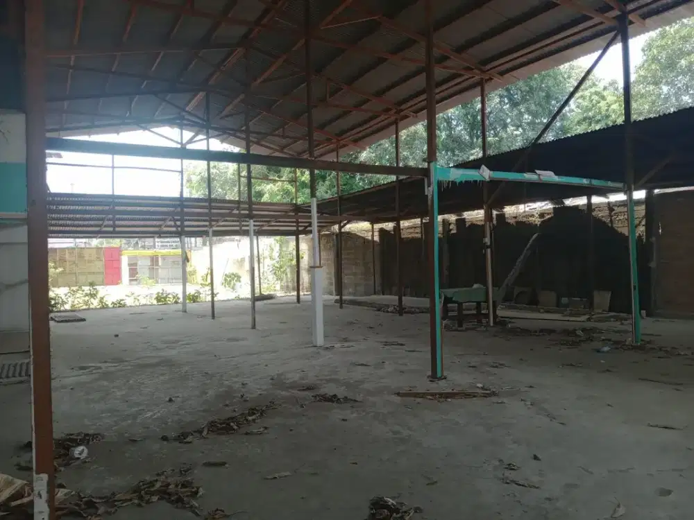 Disewakan Lahan Bekas Gudang Keramik ada Bangunan terbuka di Pinggir Jalan Raya Utama Ir. Juanda Bekasi Timur