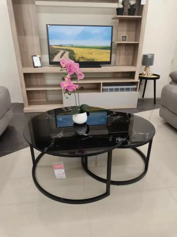 Meja ruang tamu