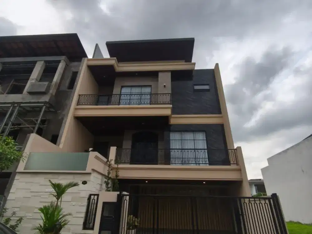 Jual Rumah Siap Huni Mewah Ada Swimming Poolnya di Citraland North Emerald Mansion Sby Barat