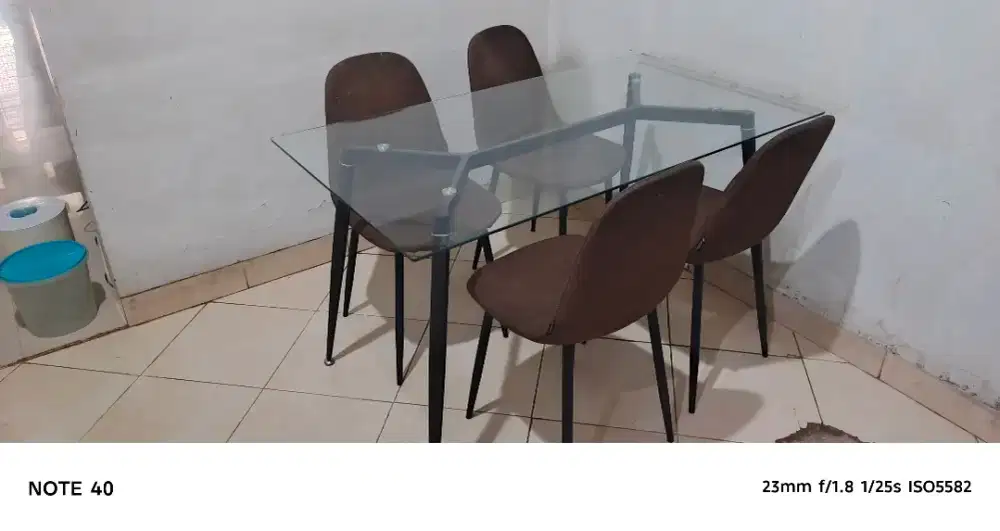 Dijual cepat meja makan cantik minimalis 4 kursi