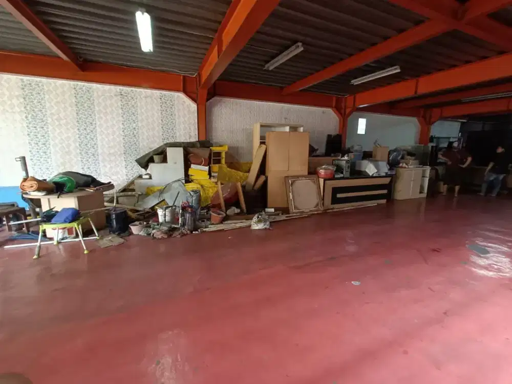 Di jual Cepat Bangunan Ex Showroom di Depan Jalan Raya Jendral Sudirman Bekasi