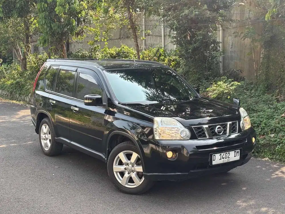 (lowkm) Xtrail ST 2010 black on black mulus