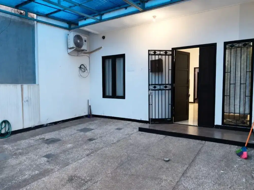 TERMURAH DISEWA RUMAH 2 LANTAI SEMI FURNISHED NYAMAN SIAP HUNI LOKASI DI MEKAR WANGI BANDUNG