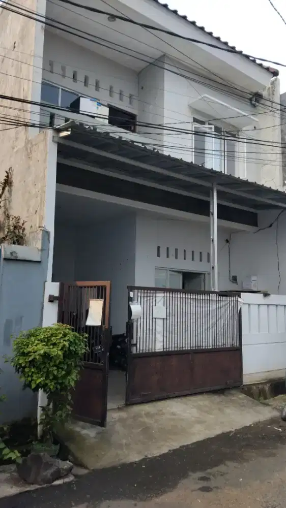 Disewakan rumah 2 lantai