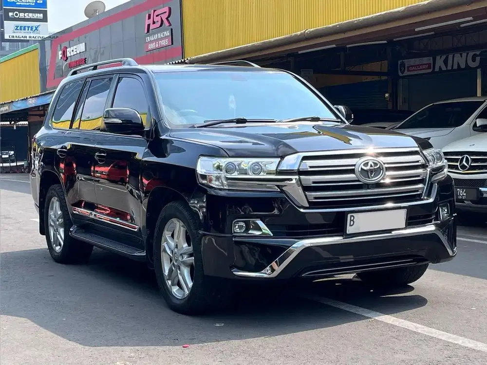 TERMURAH!! TOYOTA LAND CRUISER VX200 4.5 DIESEL AT HITAM 2010
