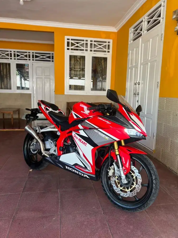 CBR 250RR ABS | Odo 5rb (like new)