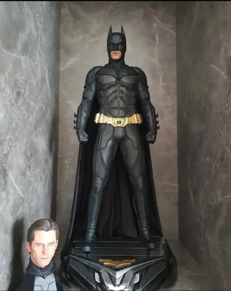 Queen Studio 
1/3 scale The Dark Knight 
Good condition