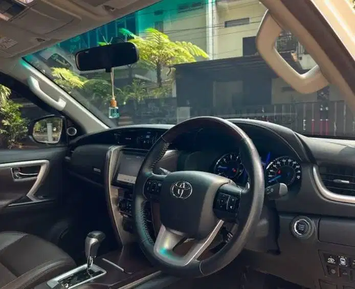 Toyota Fortuner VRZ tahun 2018 A/T