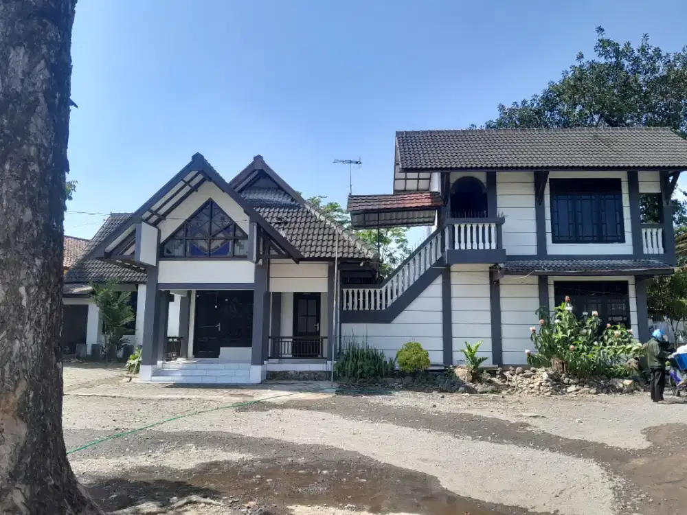 Dijual sgr.rumah dg kolam renang aktif beroperasi disamping rumah