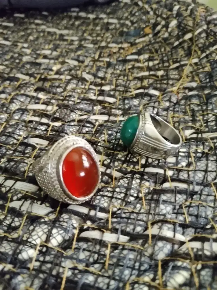 2 buah cincin Bacan dan red raflesia