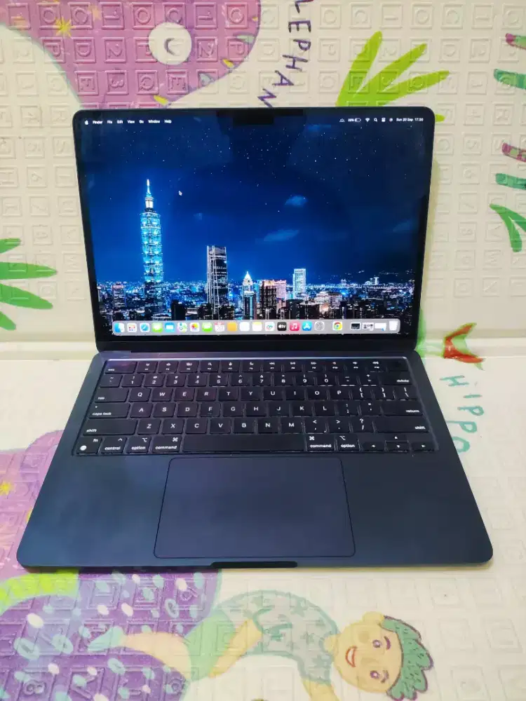 Dijual Macbook Air M2 Liquid Retina 13in 2022 Garansi ON 16/256