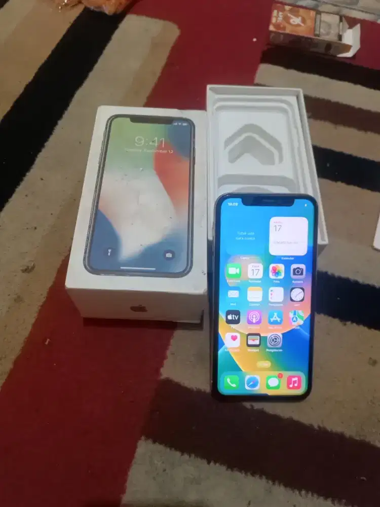 Iphone x 64gb resmi ibox (bisa tukar tambah )