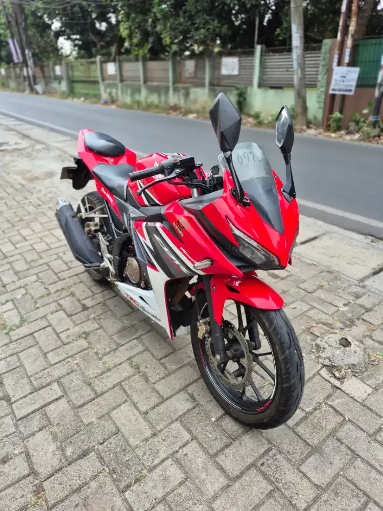 Dijual Honda CBR 150R Facelift tahun 2019 pajak hidup