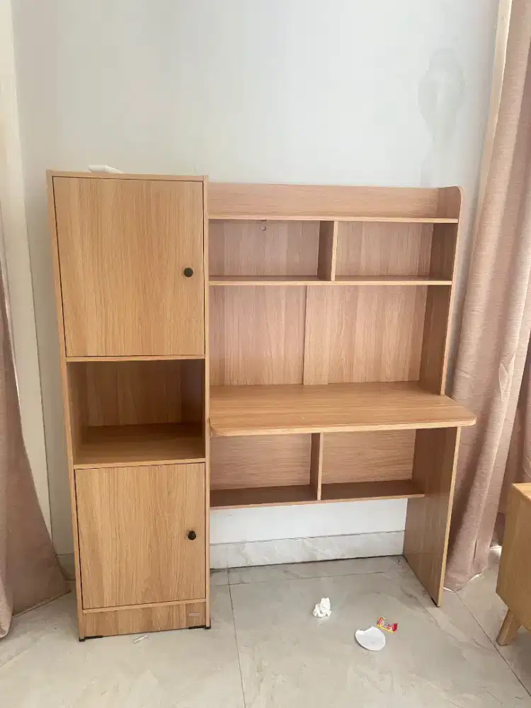 Meja belajar bekas