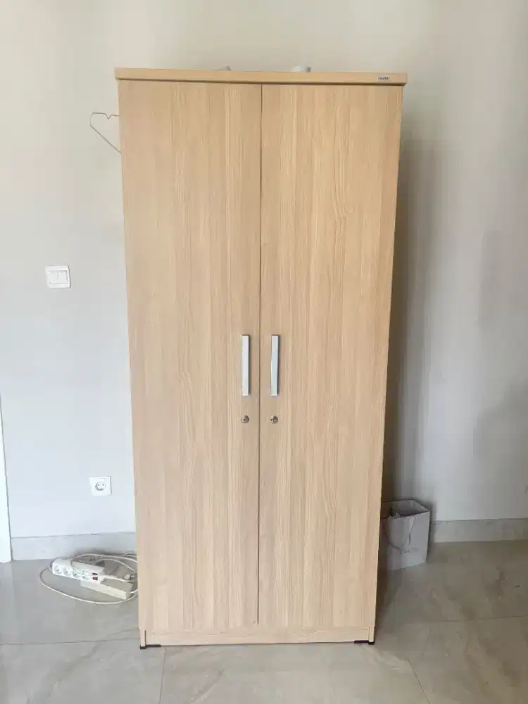Lemari dua pintu merk informa