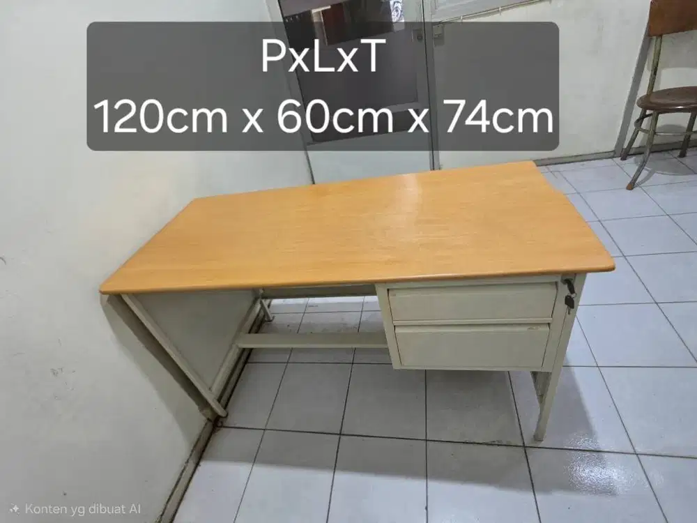 Meja bekas kantor