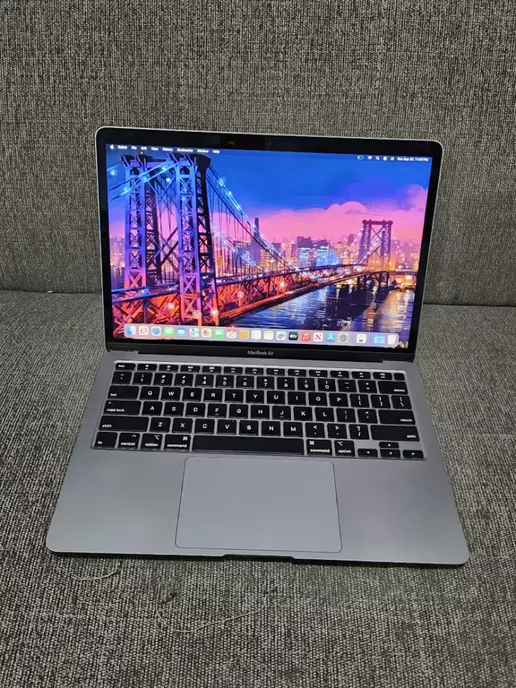 Dijual Macbook Air 13in Retina 2020 core i3 ram 8 SSD 256gb