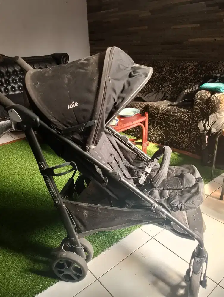 Stroller bekas layak pakai