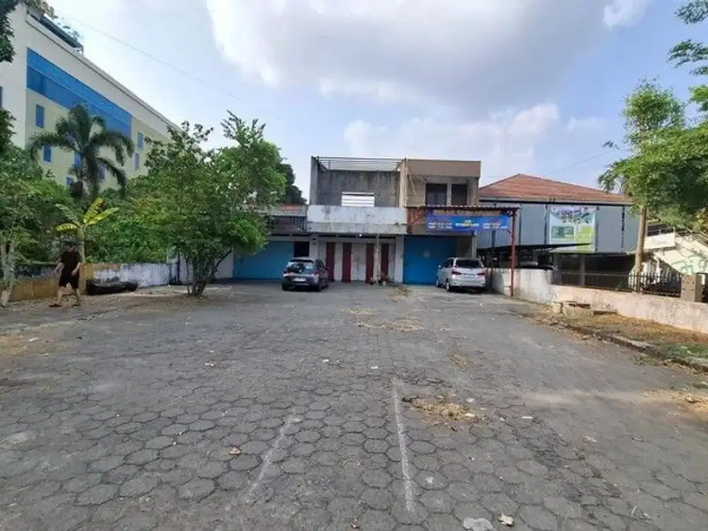 3 Ruko Eksklusif di Jl. Laksda Adisucipto - Potensial untuk Bisnis & Investasi