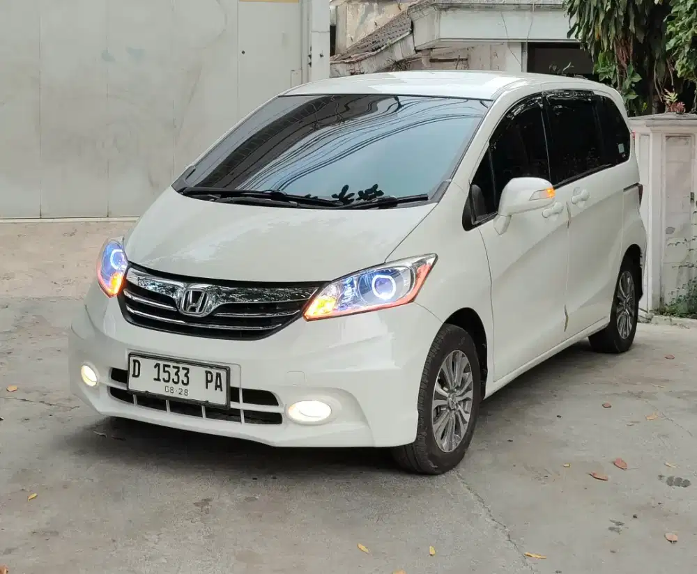 FREED PSD 1.5 AT 2014 KM 59rb RECORD HONDA BANDUNG