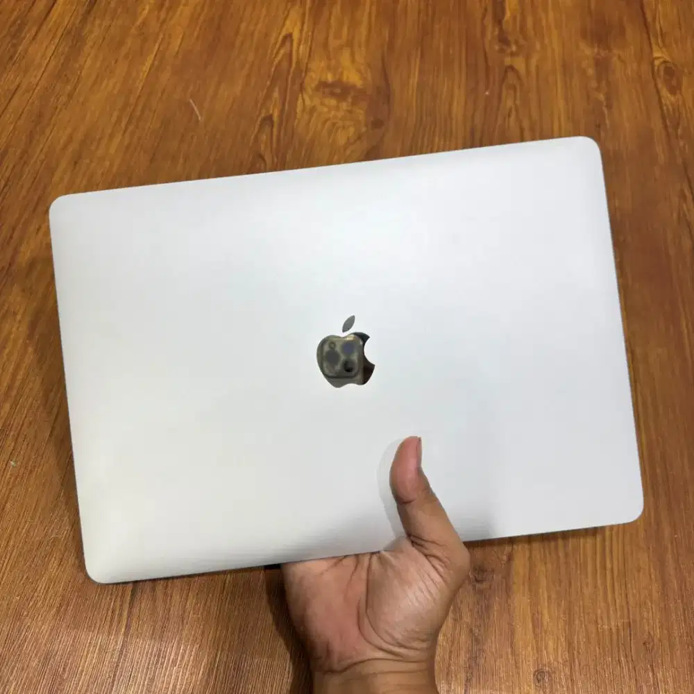 Macbook pro m1 2020 13 inch ram 16gb ssd 256gb siap pakai bisa cod
