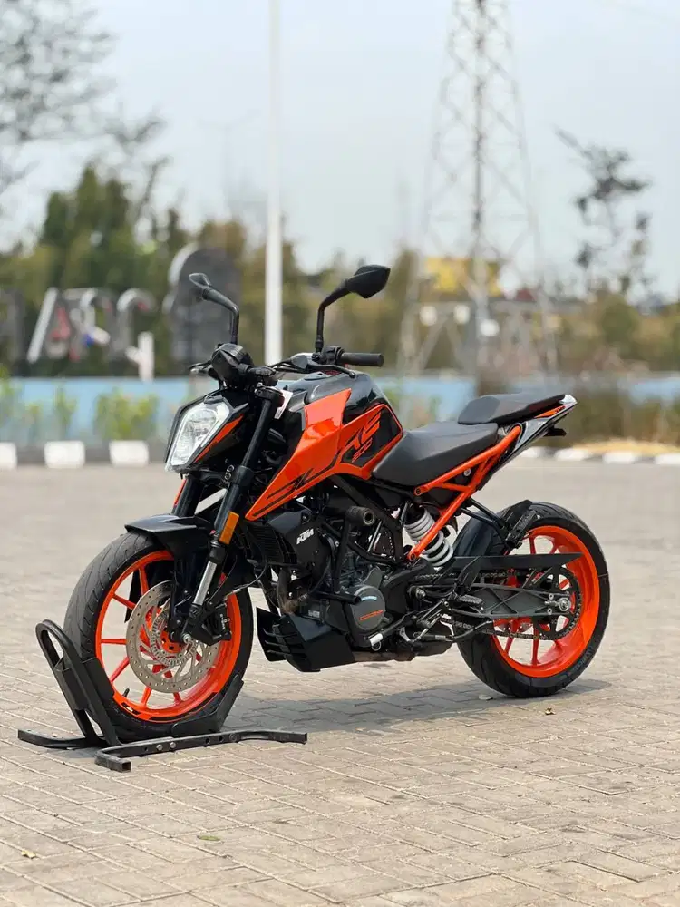 KTM DUKE 200 ABS ORANGE 2022 KM RENDAH PAJAK PANJANG TANPA PR