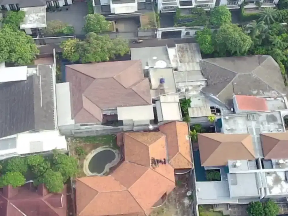 Dijual - Rumah Hitung Tanah Lokasi Strategis Kemang. Akses Mudah