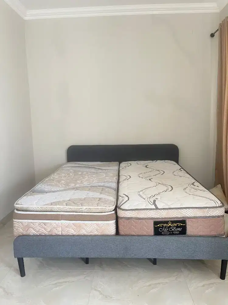 Dipan all in kasur 2 unit, harga 3.5
Kasur aja 1 unit 1jt