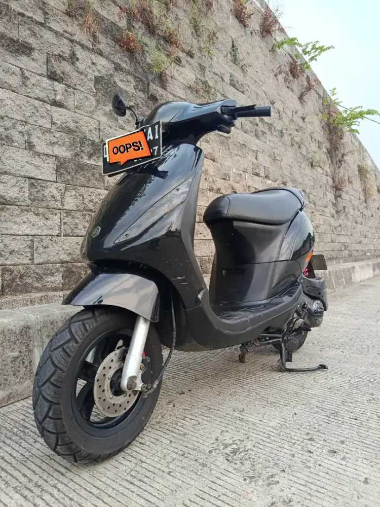 Piaggio Zip Italy black concept