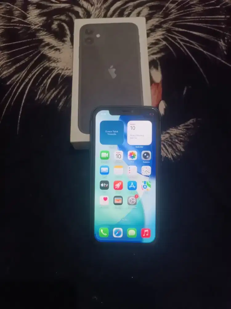 Iphone11 128gb resmi ibox (bisa tukar tambah)