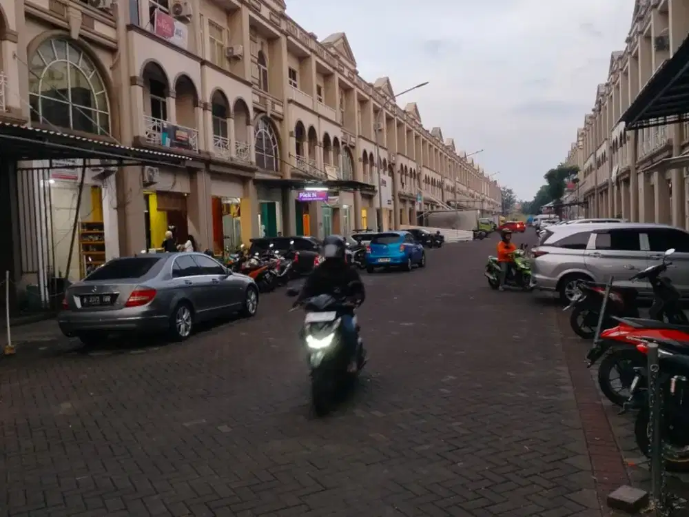 Disewakan ruko full 3 lt, panjang 13 meter Blok rrg , galaxy bekasi