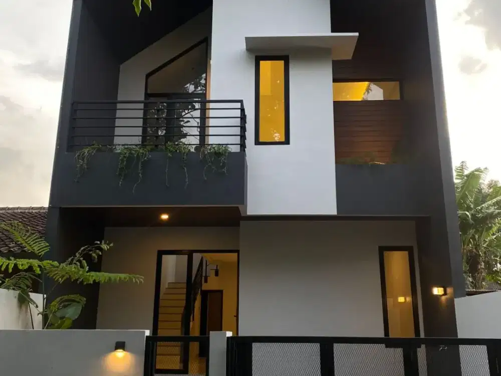 Dijual Rumah 2 Lantai Lokasi Strategis Dekat dengan Faslitas Umum di Harjamukti