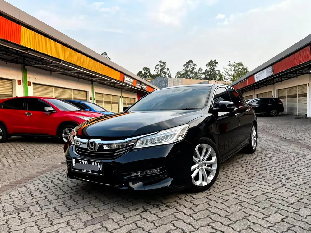 DP 5 JT HONDA ACCORD VTIL AT 2016 HITAM FACELIFT