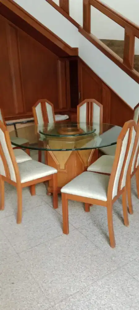 Dijual meja makan kaca tatakan kayu jati