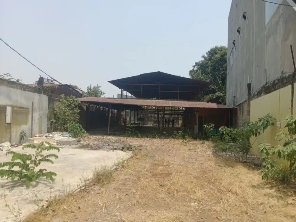 Disewakan Lahan Bekas Gudang Keramik ada Bangunan terbuka di Pinggir Jalan Raya Utama Ir. Juanda Bekasi Timur
